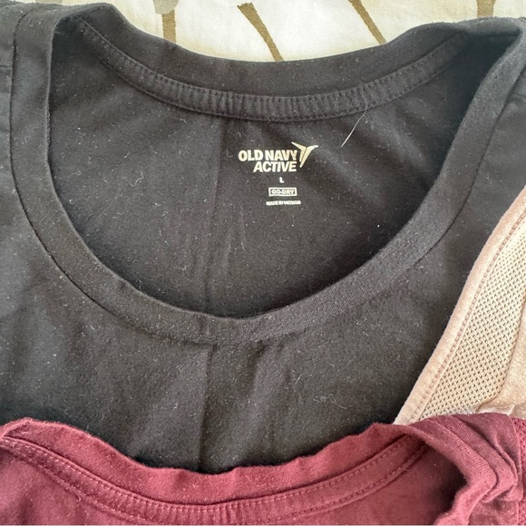 Three old navy tank tops - Picture 4 of 6